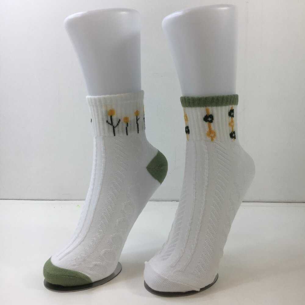 Womens Crew Floral Cuff Socks 2 Pack Cable Knit Green Yellow Flowers
